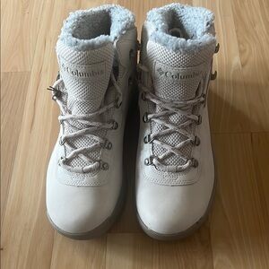 Columbia Women's Gray Winter Boots